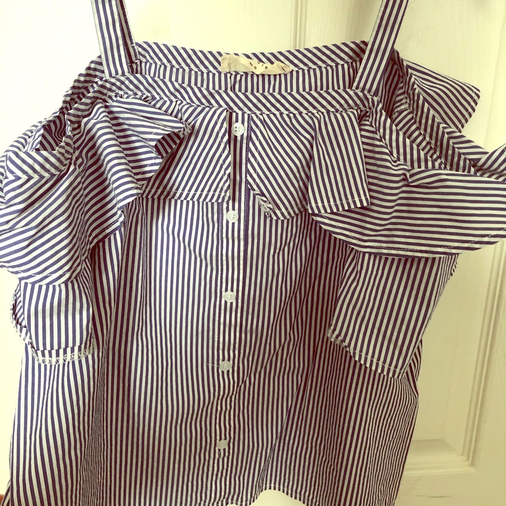 Cute Shoulder-free blouse